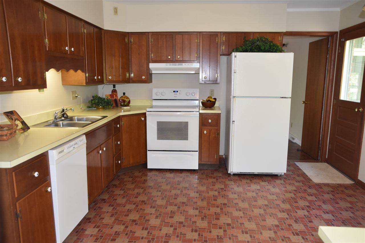 2303 E Wimbleton Ln, Bloomington, IN 47401 photo 3