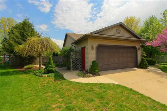 614 Fieldstone Ln, Middlebury, IN 46540 photo 3