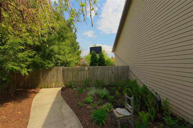 614 Fieldstone Ln, Middlebury, IN 46540 photo 5