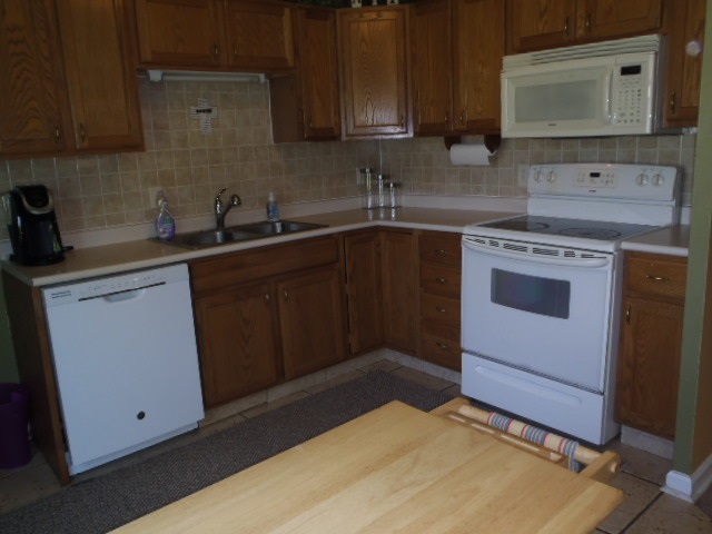 1227 Larch Ln, Fort Wayne, IN 46825 photo 2