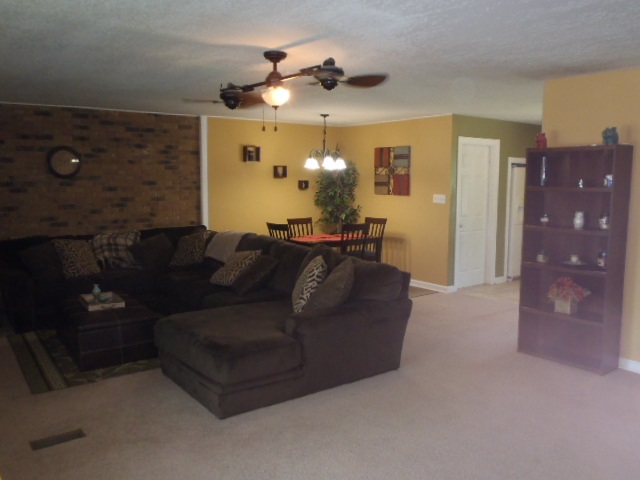 1227 Larch Ln, Fort Wayne, IN 46825 photo 4
