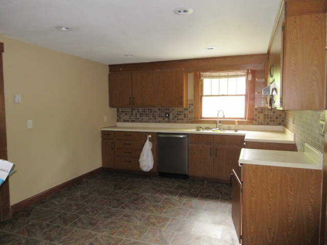 401 William St, Howe, IN 46746 photo 6