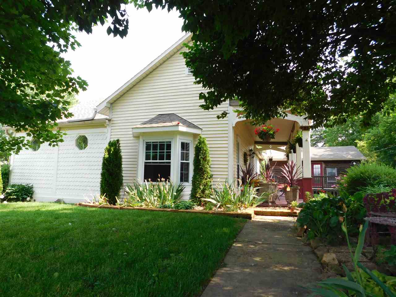 312 W Main St, Newburgh, IN 47630 photo 1