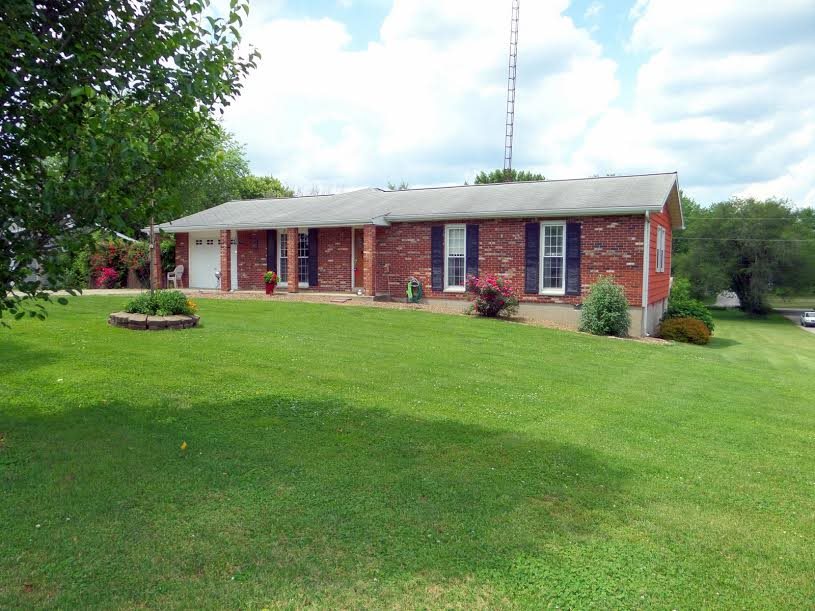 195 Carpenter Dr, Mitchell, IN 47446 photo 1