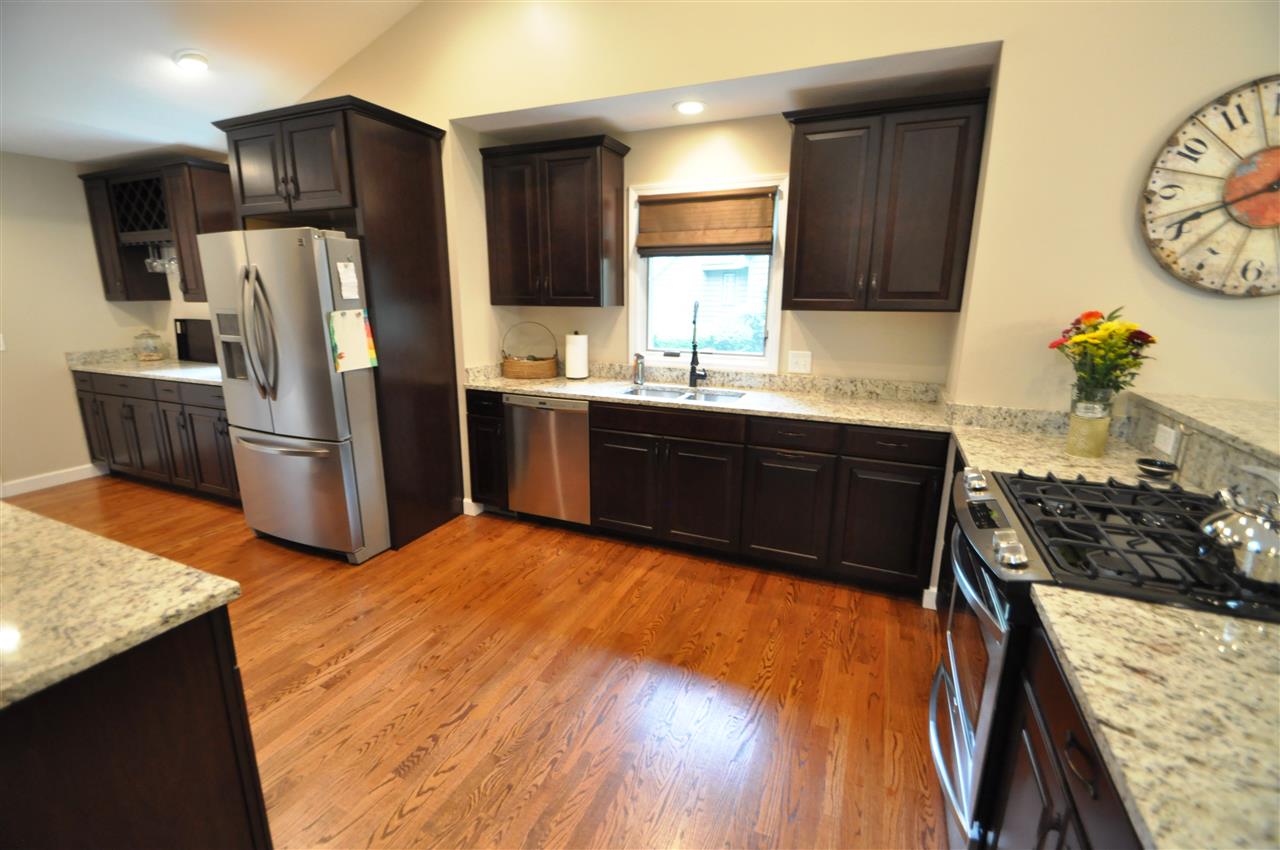 16110 Bent Tree Dr, Granger, IN 46530 photo 2