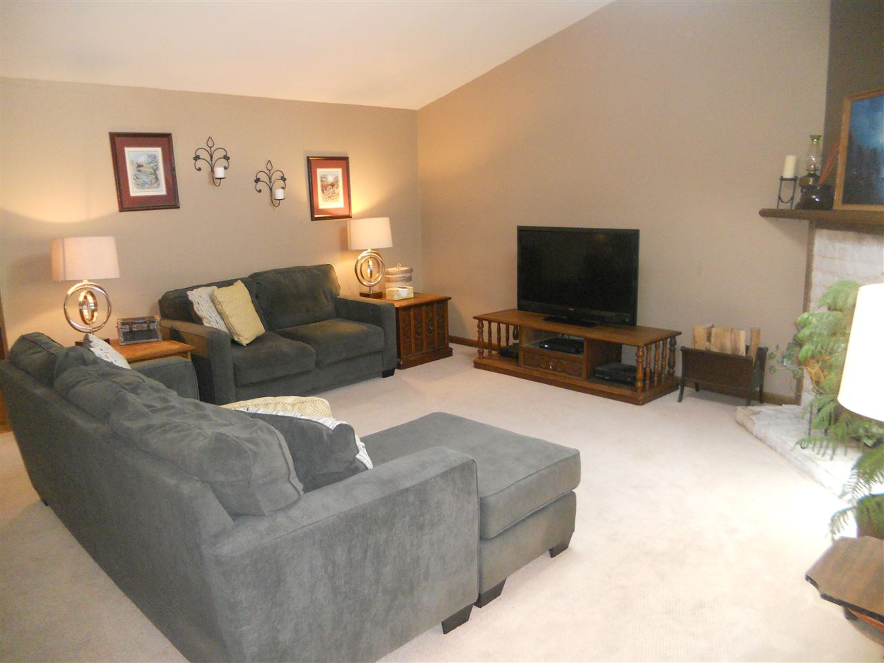 15530 Coldwater Rd, Fort Wayne, IN 46845 photo 3
