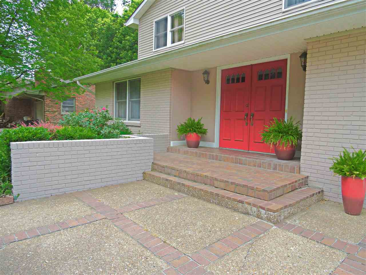 6902 Pinehurst Dr, Evansville, IN 47711 photo 2
