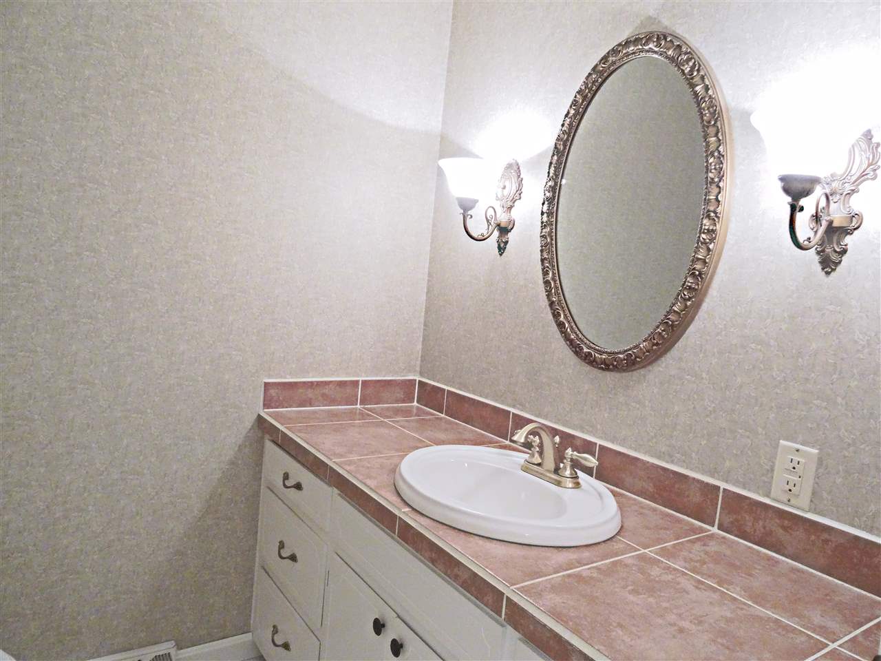 6902 Pinehurst Dr, Evansville, IN 47711 photo 8