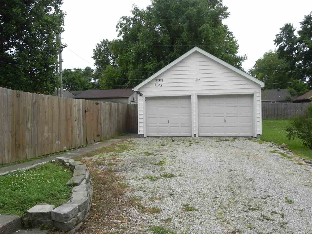 709 E Oak St, Boonville, IN 47601 photo 3