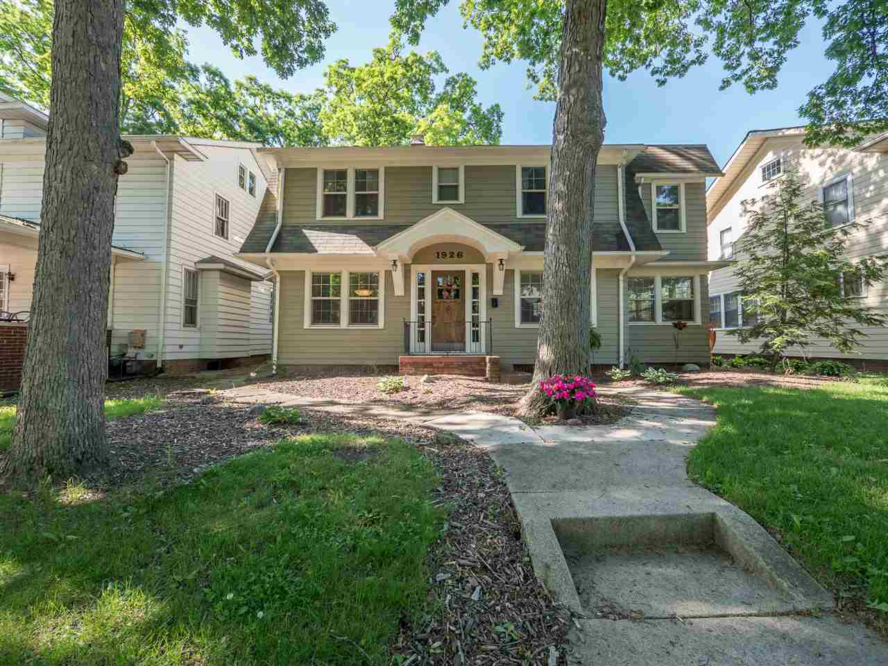 1926 Curdes Ave, Fort Wayne, IN 46805 photo 1