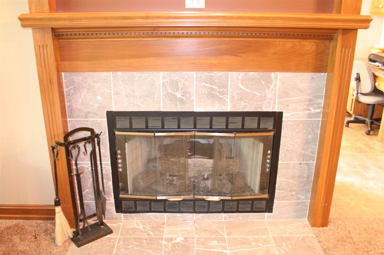 2411 Woodland Trl, Auburn, IN 46706 photo 7