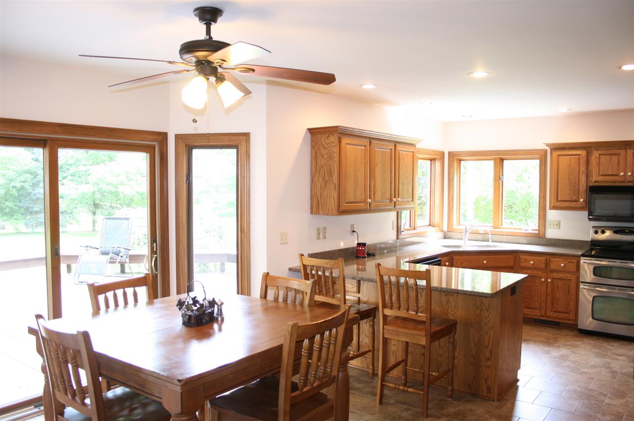 2411 Woodland Trl, Auburn, IN 46706 photo 11