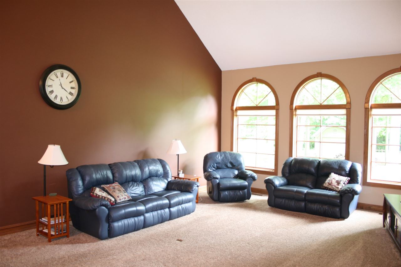 2411 Woodland Trl, Auburn, IN 46706 photo 4