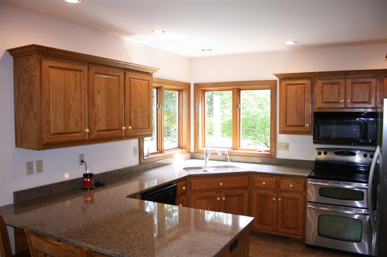 2411 Woodland Trl, Auburn, IN 46706 photo 8