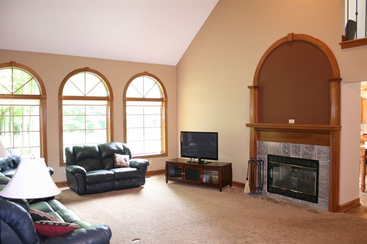 2411 Woodland Trl, Auburn, IN 46706 photo 3