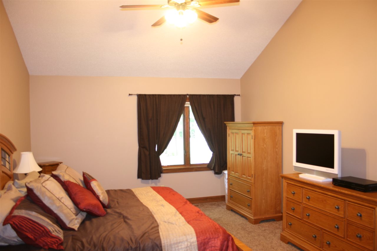2411 Woodland Trl, Auburn, IN 46706 photo 17