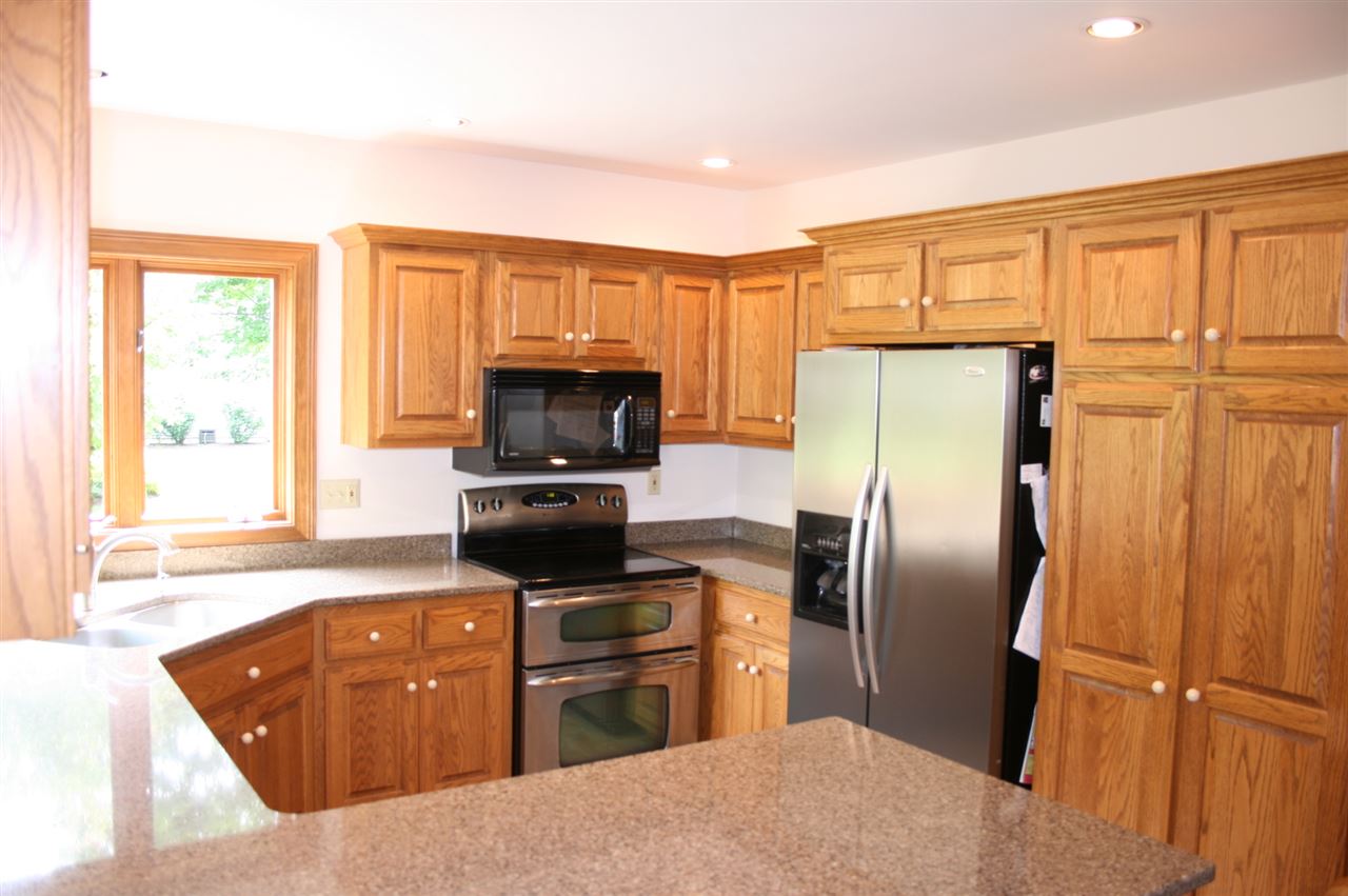2411 Woodland Trl, Auburn, IN 46706 photo 9