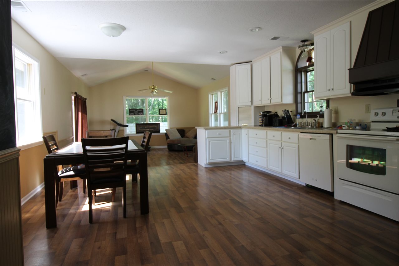 2143 W Maple Ln, Kendallville, IN 46755 photo 9