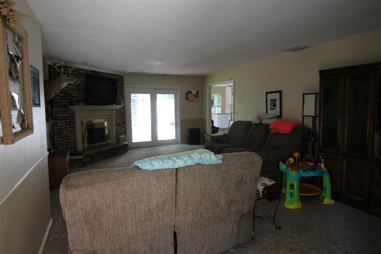 2143 W Maple Ln, Kendallville, IN 46755 photo 12
