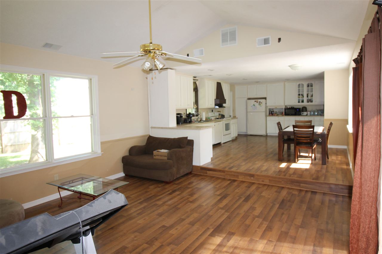 2143 W Maple Ln, Kendallville, IN 46755 photo 10