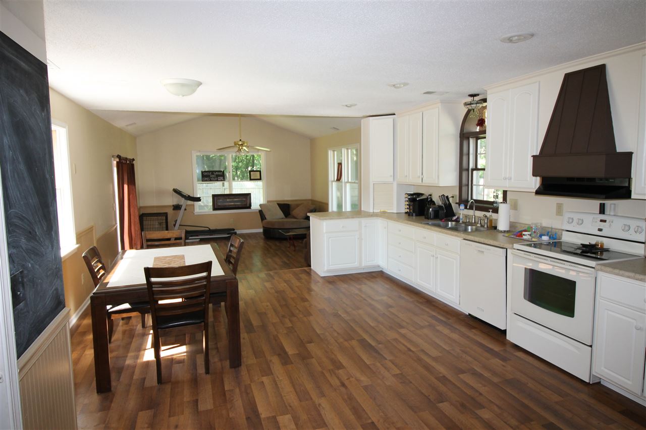 2143 W Maple Ln, Kendallville, IN 46755 photo 8