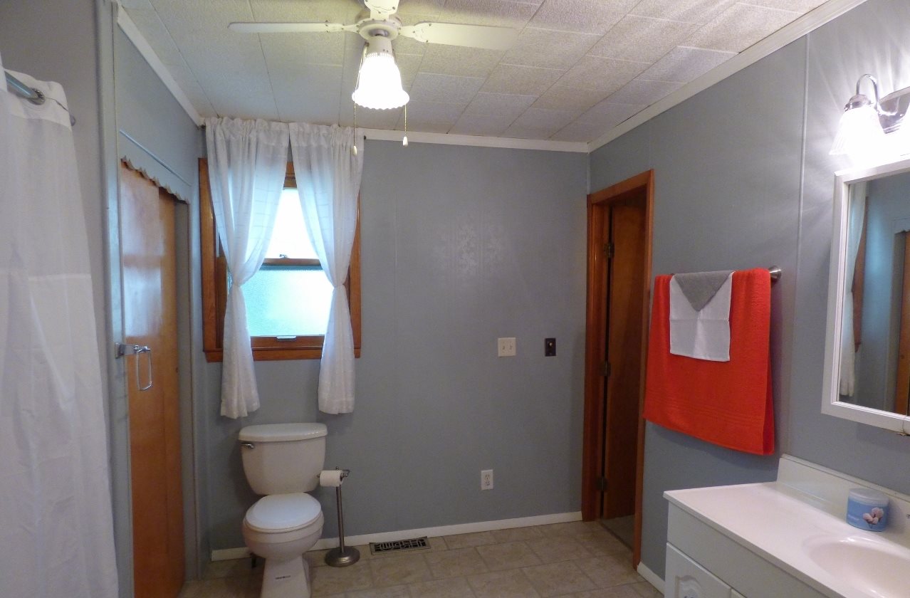 640 E Main St, Elnora, IN 47529 photo 6