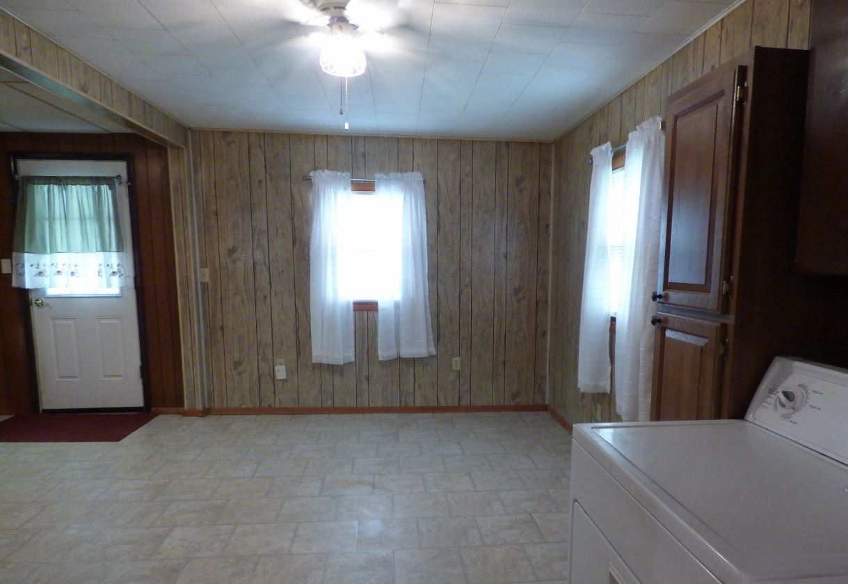 640 E Main St, Elnora, IN 47529 photo 7