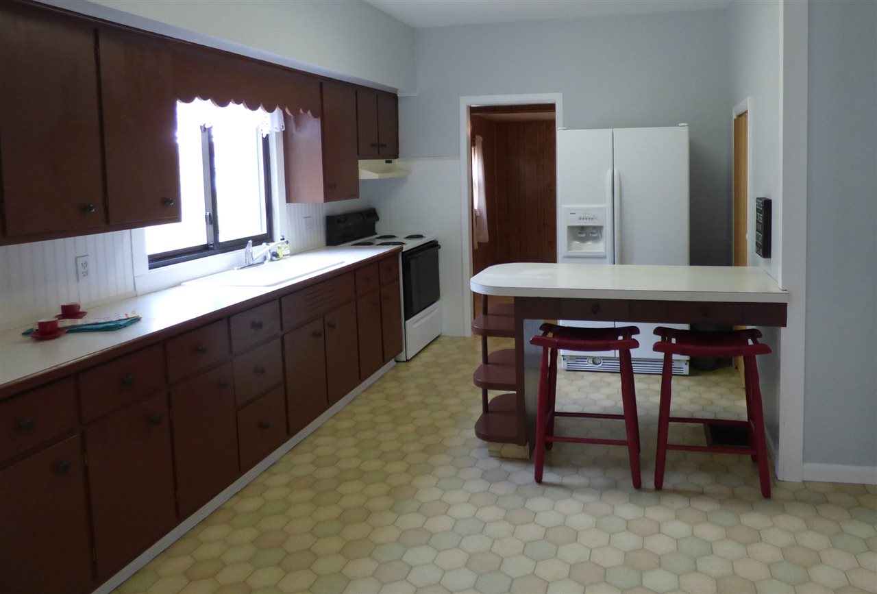 640 E Main St, Elnora, IN 47529 photo 3