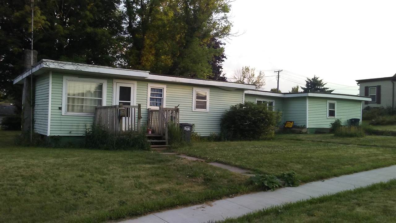 614 E Hazel St, Albion, IN 46701 photo 1