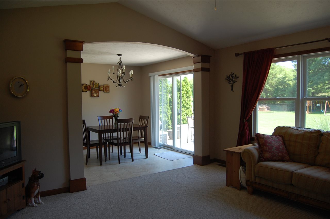 61806 Amber Meadows Dr, Goshen, IN 46528 photo 2