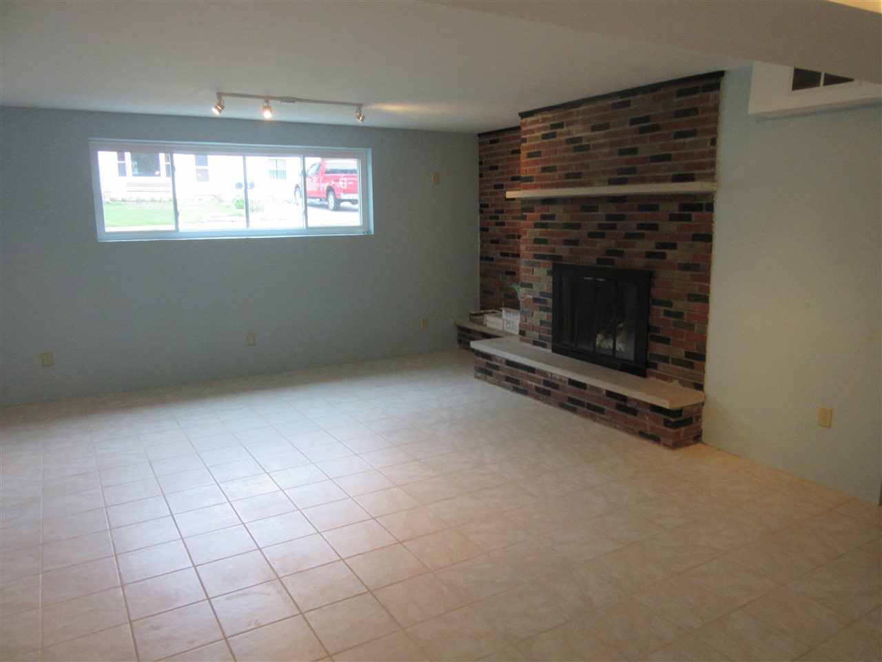 821 W Chambers Dr, Bloomington, IN 47403 photo 5