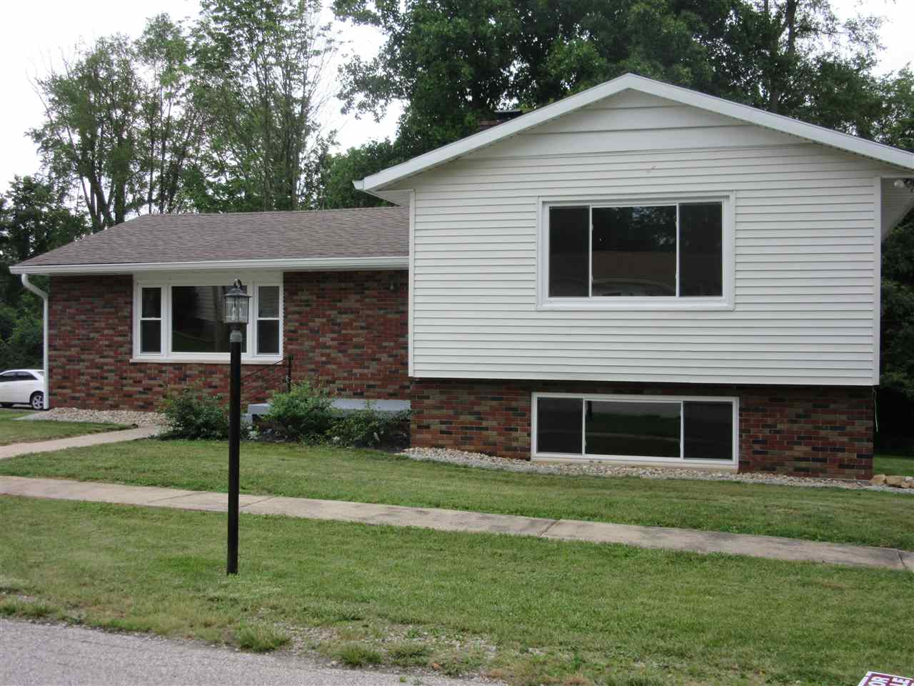 821 W Chambers Dr, Bloomington, IN 47403 photo 1