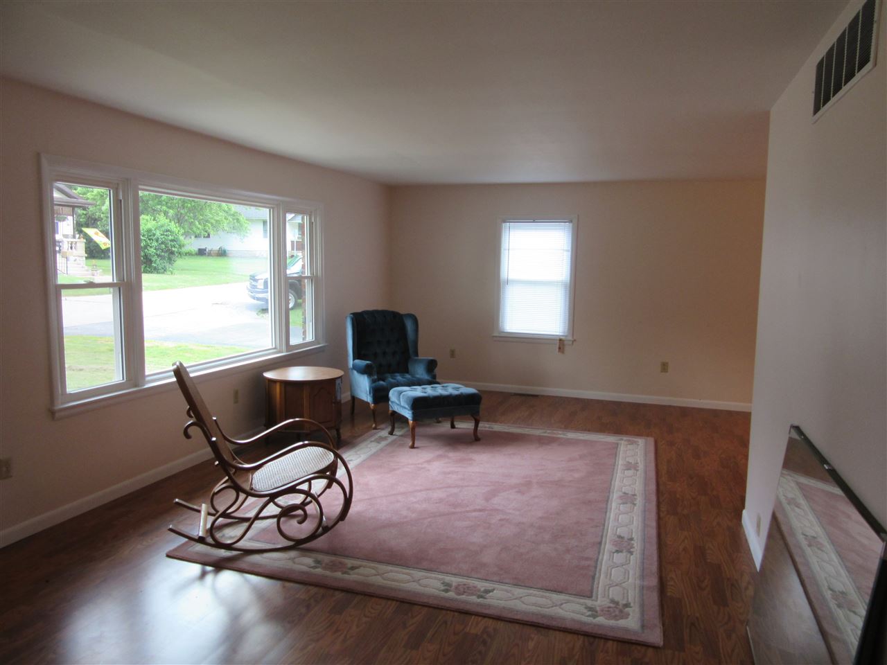 821 W Chambers Dr, Bloomington, IN 47403 photo 2