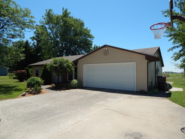 8311 Lafayette Center Rd, Yoder, IN 46798 photo 4