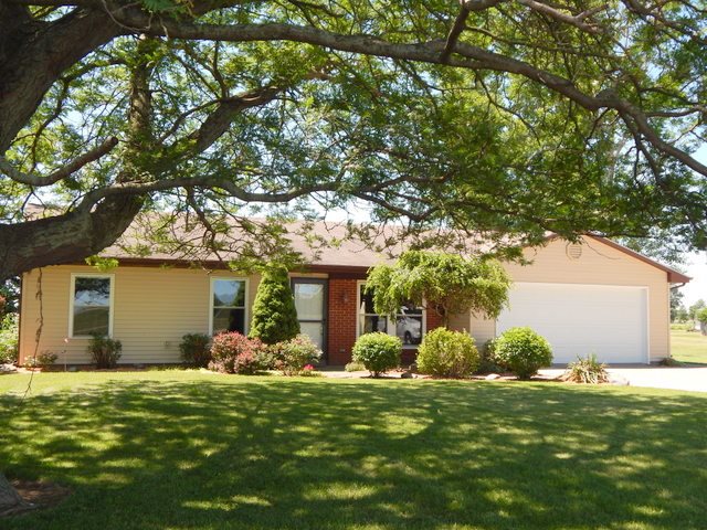 8311 Lafayette Center Rd, Yoder, IN 46798 photo 1