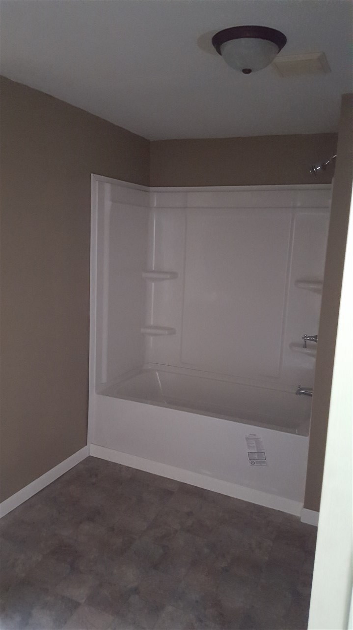 800 S Wayne St, Hamilton, IN 46742 photo 5