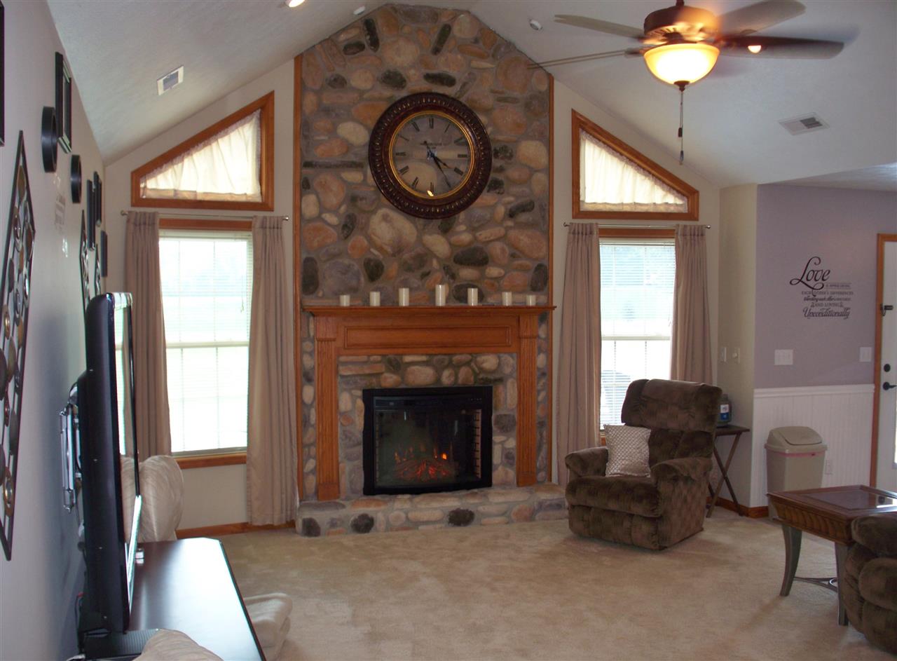 461 N Charlene Dr, Jasper, IN 47546 photo 2