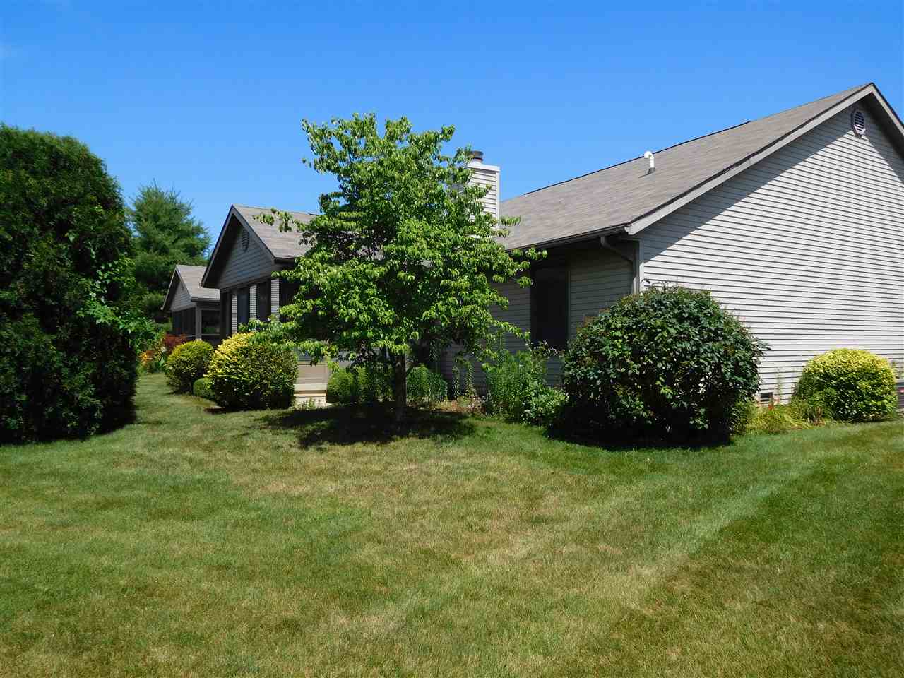 1010 E Heather Dr, Bloomington, IN 47401 photo 2