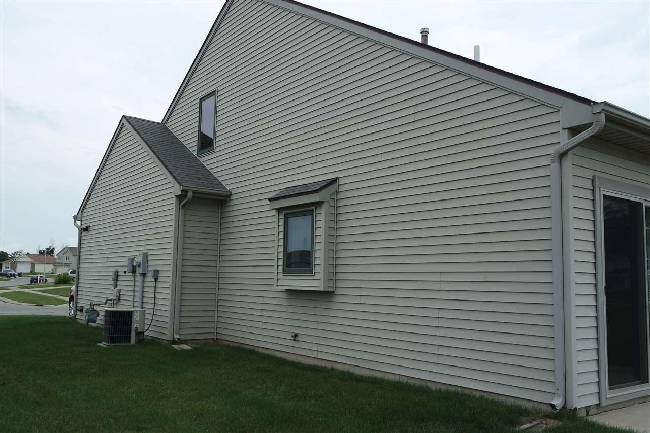 305 Canyon Dr, Auburn, IN 46706 photo 3