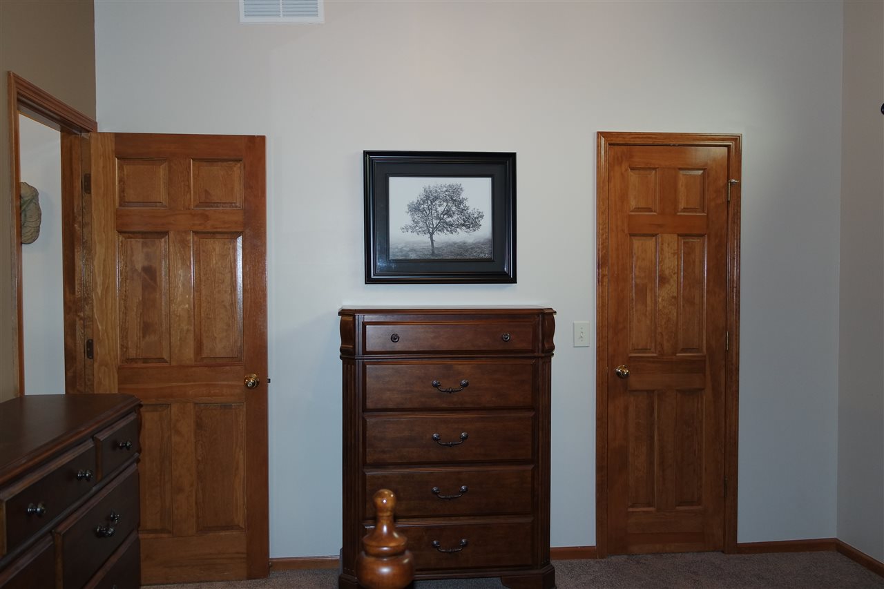305 Canyon Dr, Auburn, IN 46706 photo 14