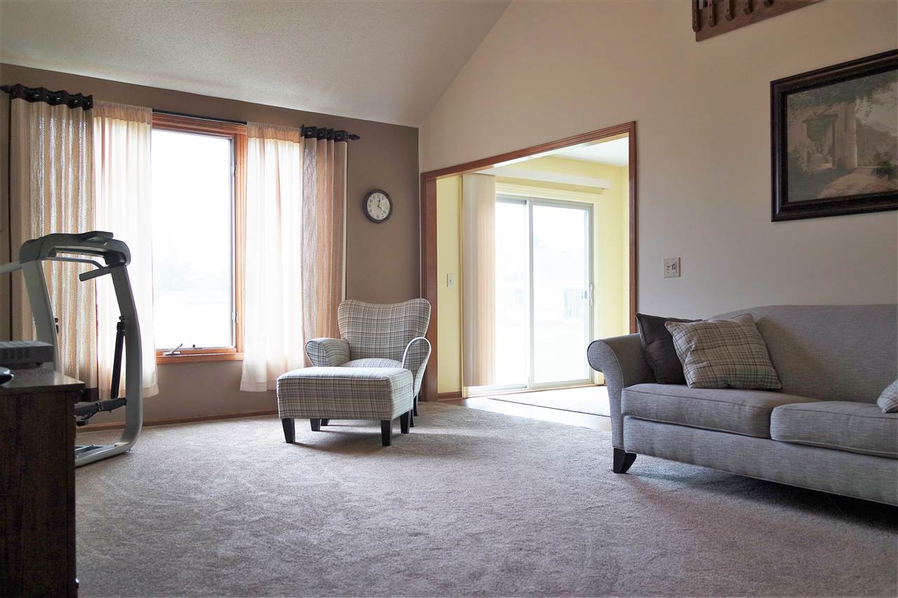 305 Canyon Dr, Auburn, IN 46706 photo 4