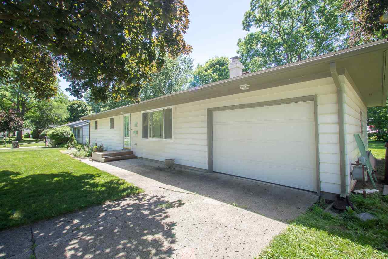 817 Pearse Ave, Auburn, IN 46706 photo 2