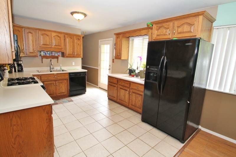906 Elnora Dr, Fort Wayne, IN 46825 photo 9