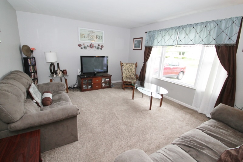 906 Elnora Dr, Fort Wayne, IN 46825 photo 4