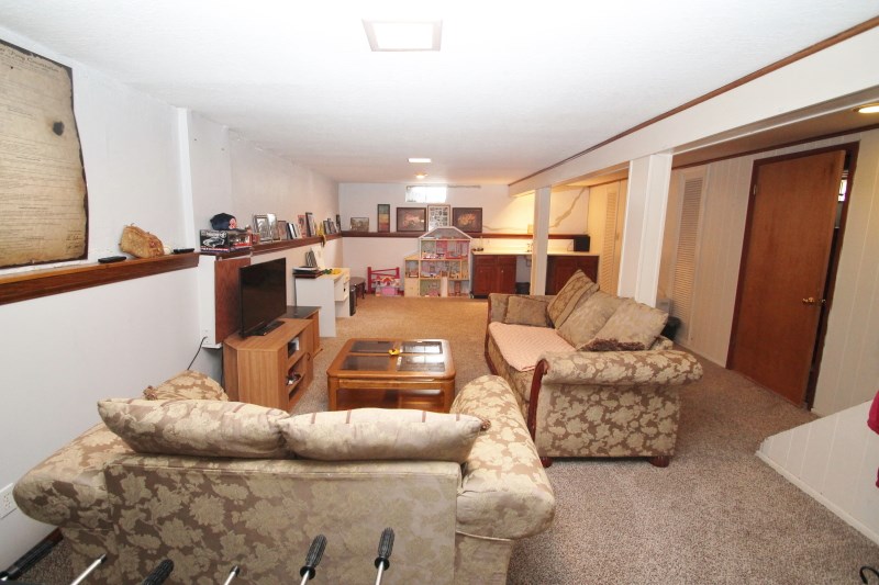 906 Elnora Dr, Fort Wayne, IN 46825 photo 23