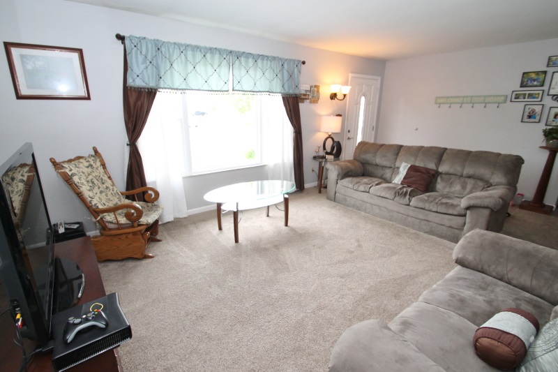 906 Elnora Dr, Fort Wayne, IN 46825 photo 5