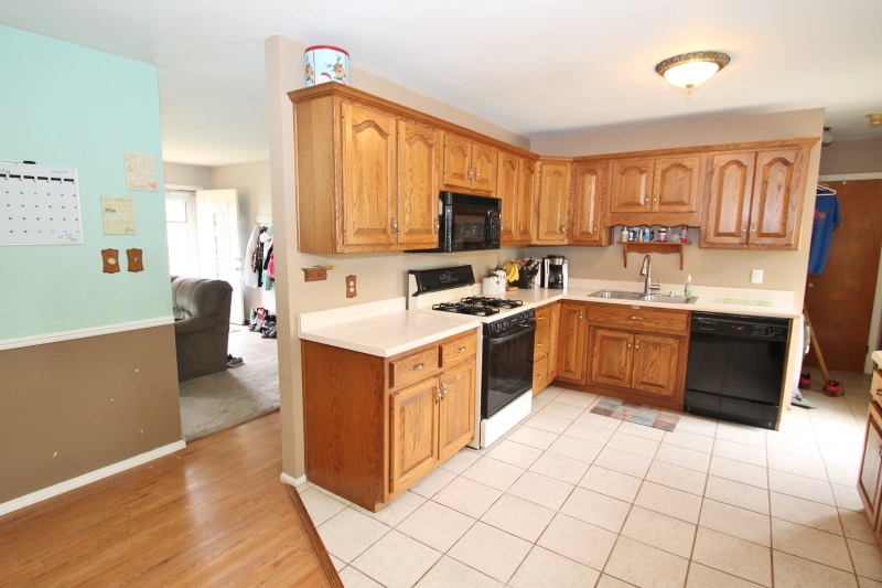 906 Elnora Dr, Fort Wayne, IN 46825 photo 6