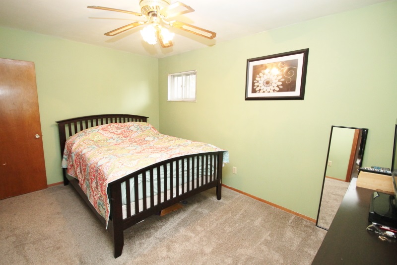 906 Elnora Dr, Fort Wayne, IN 46825 photo 11