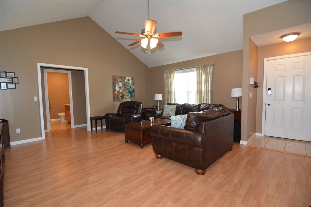 7342 Miranda Dr, Evansville, IN 47711 photo 2
