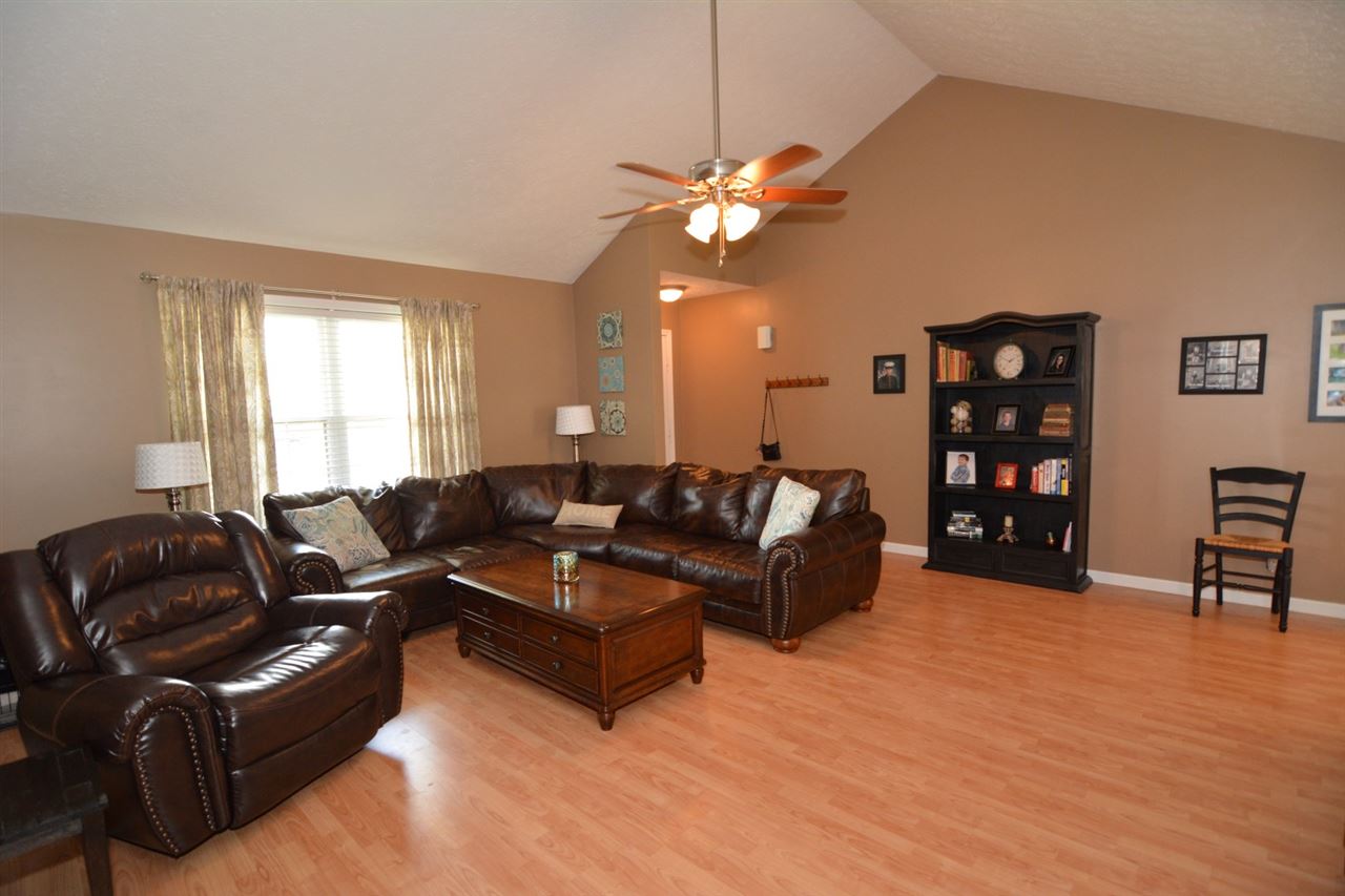 7342 Miranda Dr, Evansville, IN 47711 photo 3